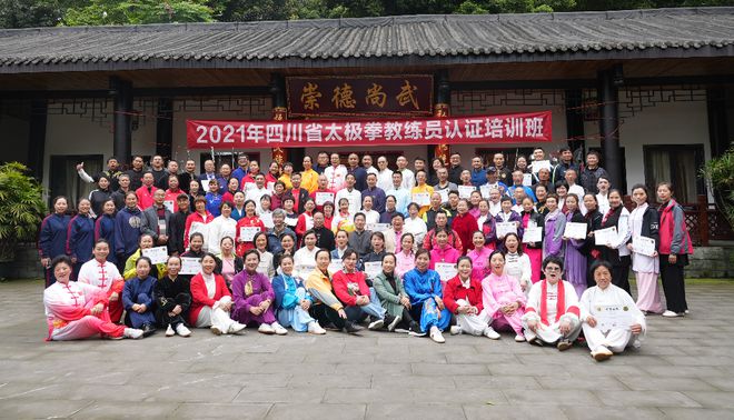 74岁刘晓庆被曝“丑闻”上热搜！照片流出震惊网友：这是画皮，还是妖怪？