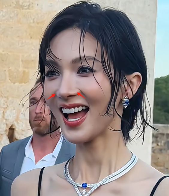 金晨最新生图撞脸金星，湿发造型太油腻，医美感比韩国女星还重