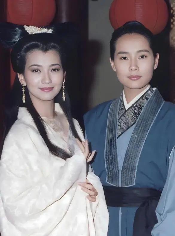 直到叶童主动退出《新白》巡演，周星驰说的那句话终于有人信了