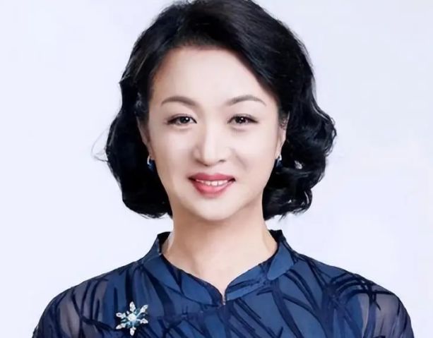 金晨最新生图撞脸金星，湿发造型太油腻，医美感比韩国女星还重