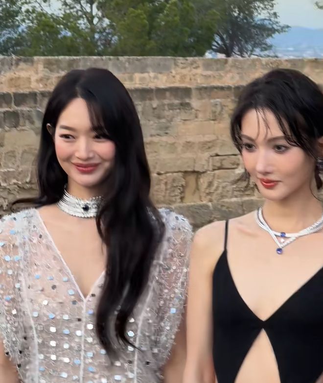 金晨最新生图撞脸金星，湿发造型太油腻，医美感比韩国女星还重