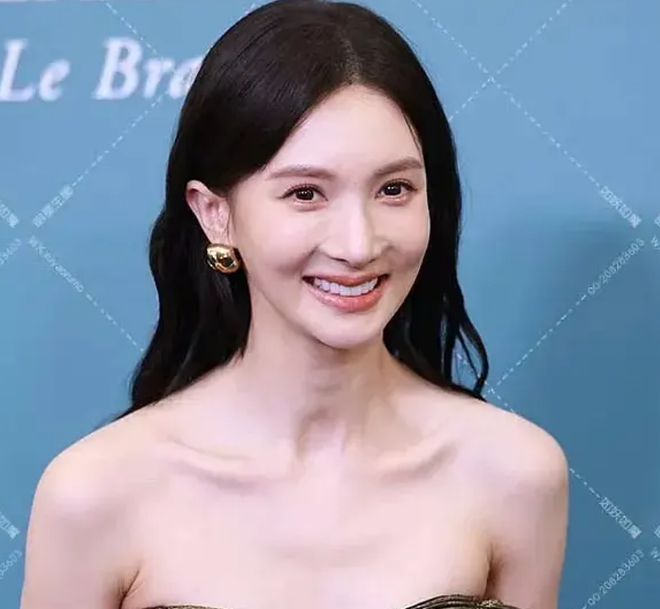 金晨最新生图撞脸金星，湿发造型太油腻，医美感比韩国女星还重