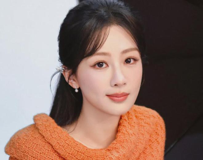 杨紫提名白玉兰奖被吐槽太水，连续两年靠古偶入围，演技有差距