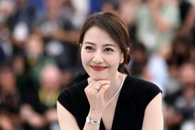 恭喜她，45岁成为“恶女”