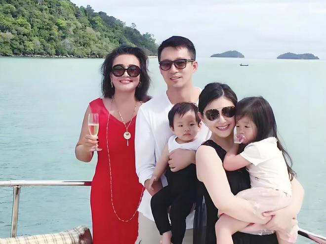 “你和小S把大S害了”，如今再看张兰这段话，句句扎S家心窝