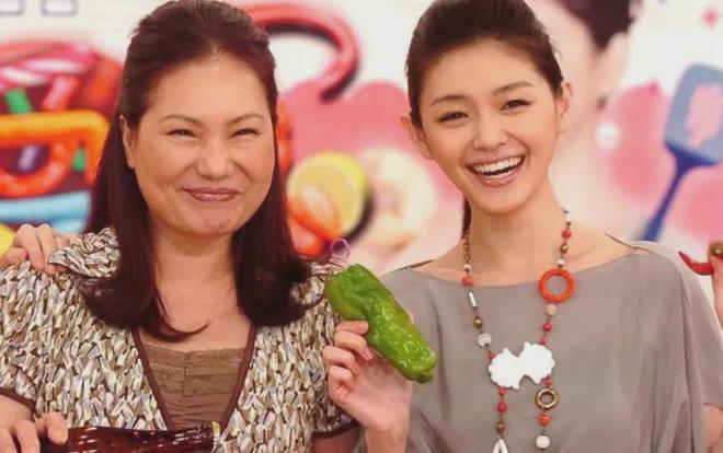 “你和小S把大S害了”，如今再看张兰这段话，句句扎S家心窝