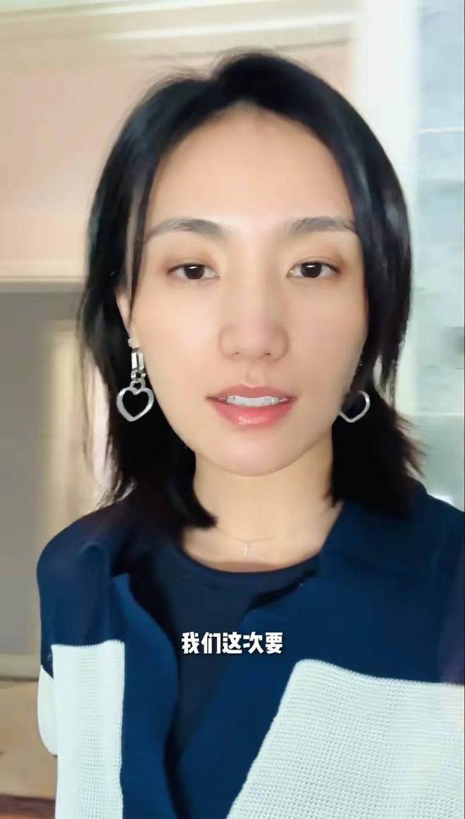 54岁李亚鹏目前没房产，小19岁娇妻不离婚一起扛，有情饮水饱？