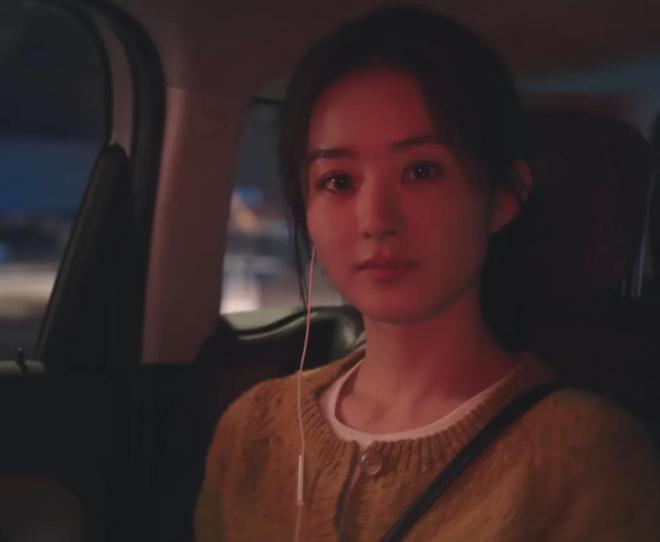 《在人间》首播遭吐槽！剧情故弄玄虚难看懂，赵丽颖演技再遭差评