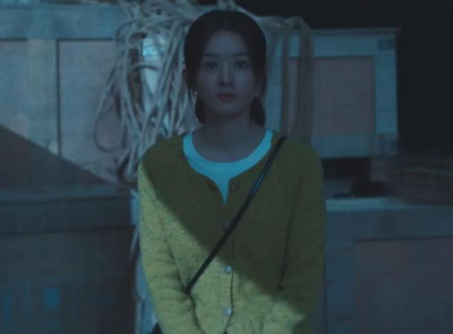 《在人间》首播遭吐槽！剧情故弄玄虚难看懂，赵丽颖演技再遭差评