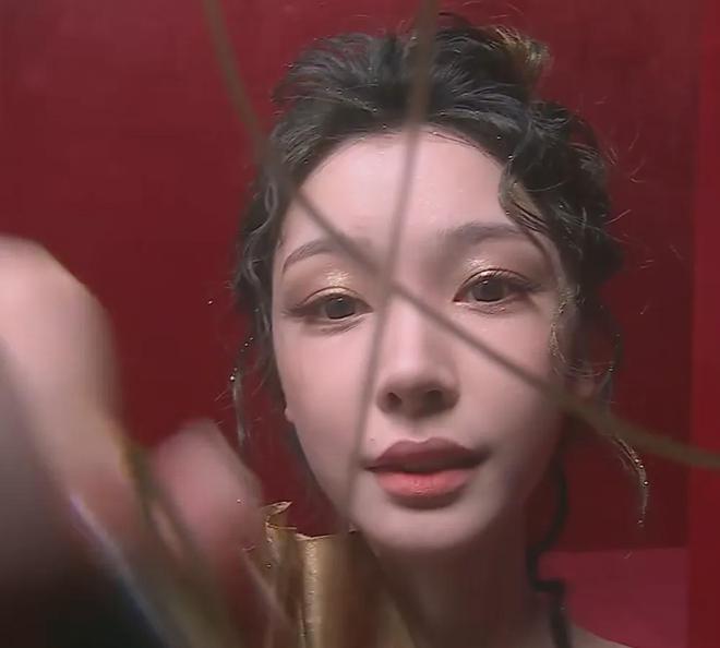 魔鬼镜头又来了！芭莎盛典怼脸拍太真实，杨幂干脆躲开不让拍正脸