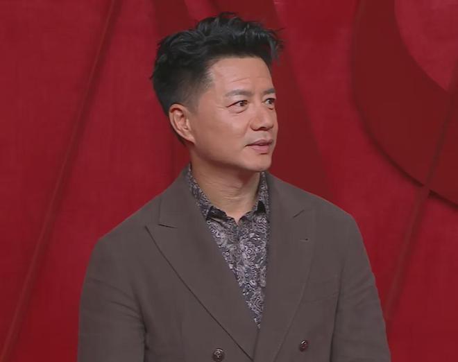 芭莎盛典红毯生图来了！杨幂鼻孔抢镜，孙俪面部发黄，林志玲脸僵