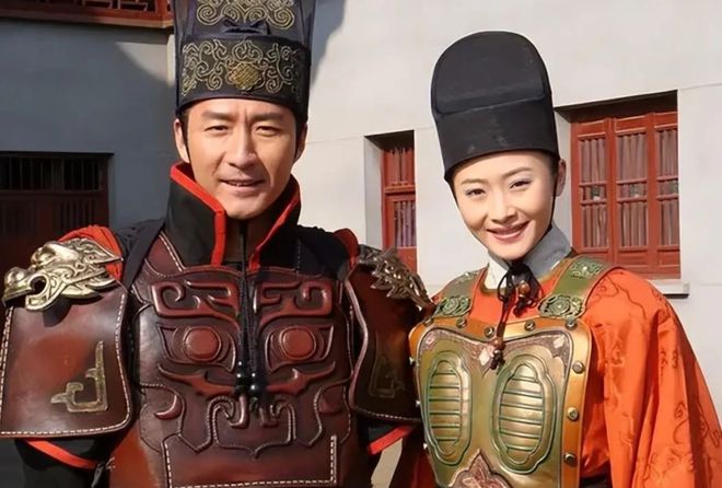 曲栅栅：嫁给落寞的黄海波，任劳任怨“养夫”11年，她后悔了吗？