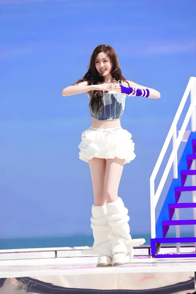 张泉灵说吴宣仪在乘风里赢了 第二名引发热议