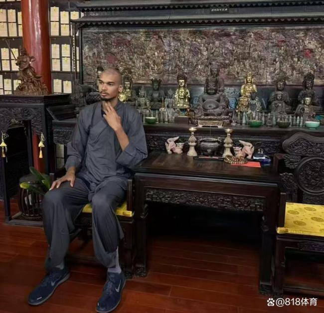 文班亚马凌晨4点半起床达摩洞跑步 少林修行苦练篮球