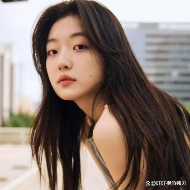 孙千活动走神被网友审判 明星压力下的微表情争议
