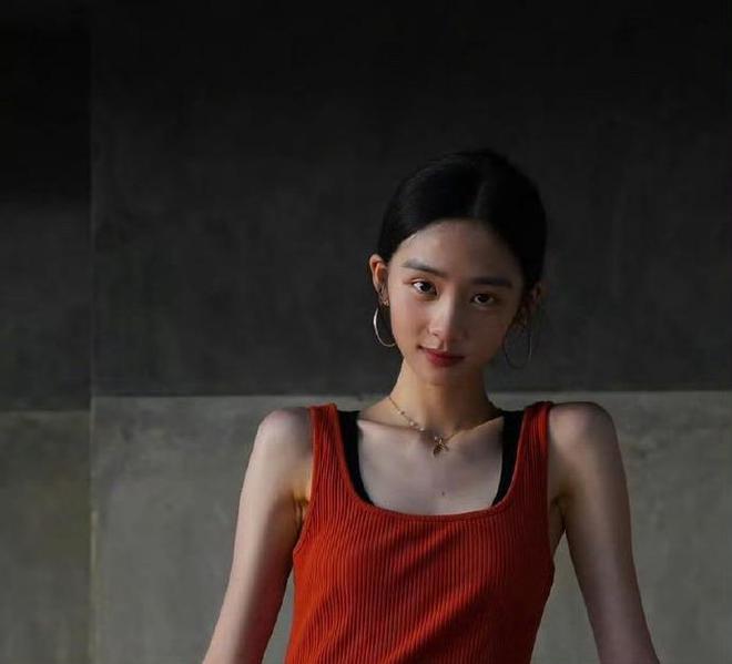 人鱼后黄多多又接巨饼？星二代能演好贫苦少女？爸爸黄磊会支招吗
