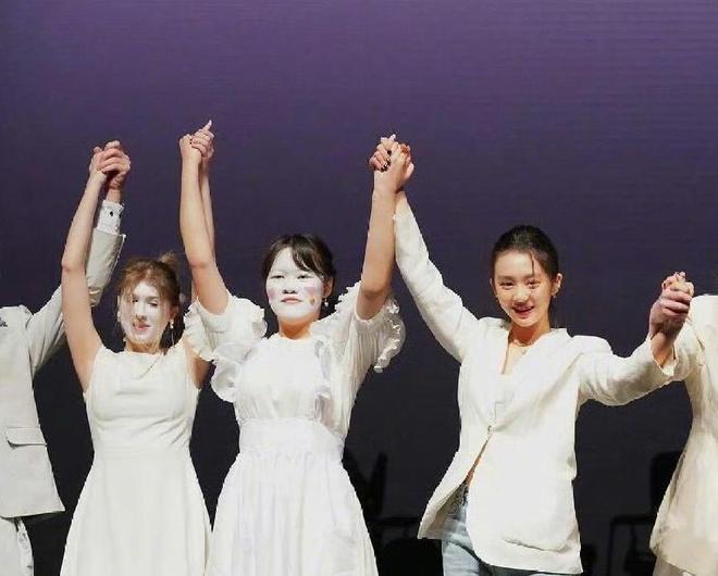 人鱼后黄多多又接巨饼？星二代能演好贫苦少女？爸爸黄磊会支招吗