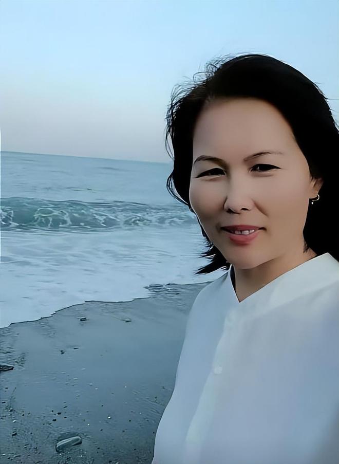 玥儿吃到小杨阿姨做的鸡腿，一顿家常便饭，孩子们也可以吃出幸福