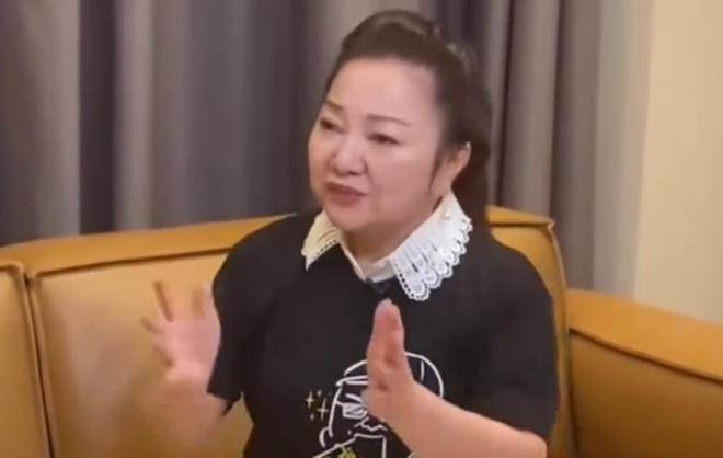 白冰冰再次透露S妈近况：憋着一口气状况堪忧，眼睛都哭肿了