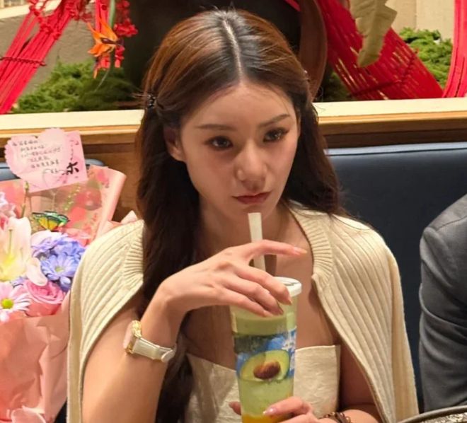 马筱梅生图撞脸S妈，网友感叹好像母女，业内呼吁汪小菲珍惜女方