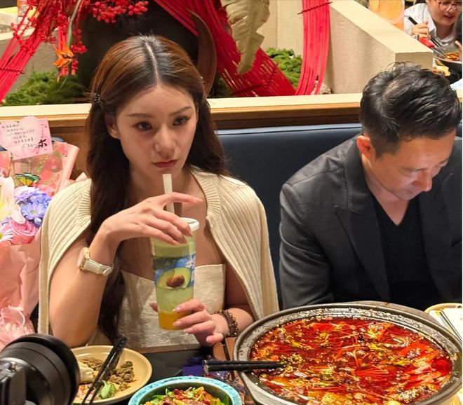 马筱梅生图撞脸S妈，网友感叹好像母女，业内呼吁汪小菲珍惜女方