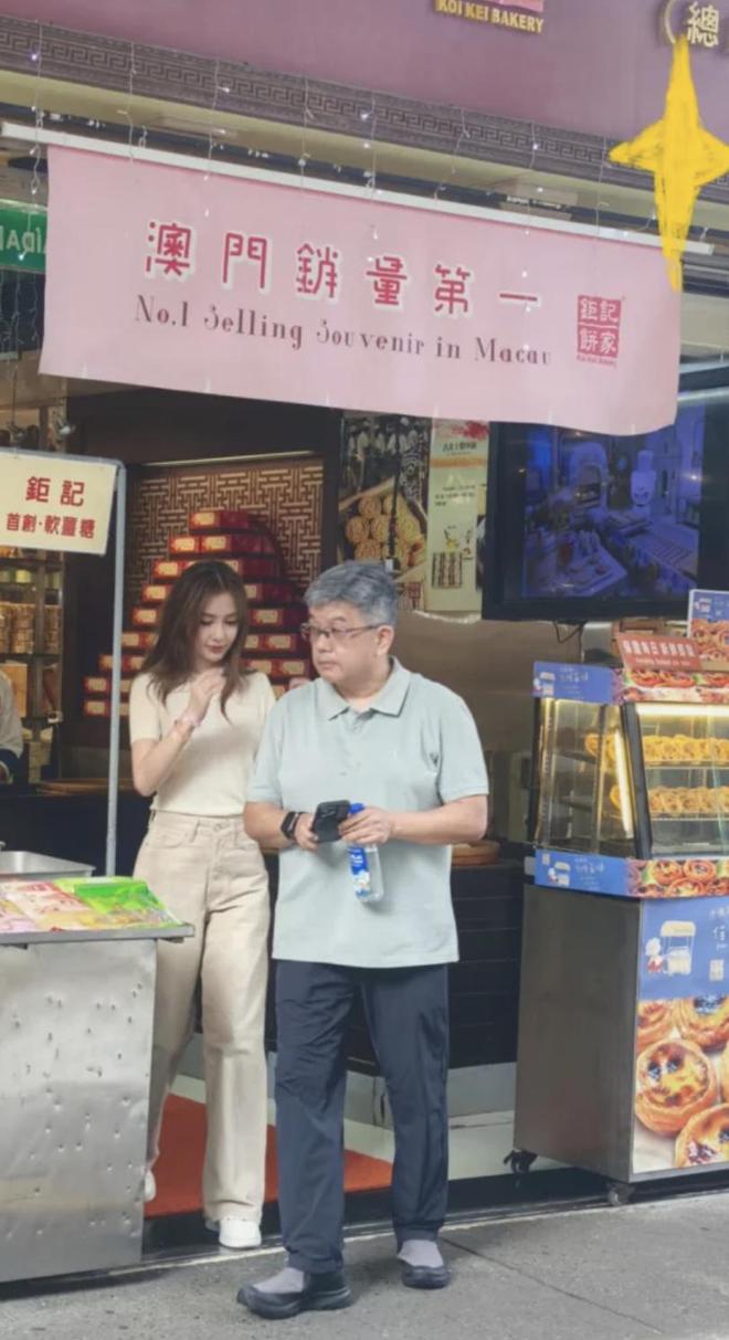 杨颖被嘲步叶珂后尘，给牛杂站台为商品带货，放低身段寻求出路