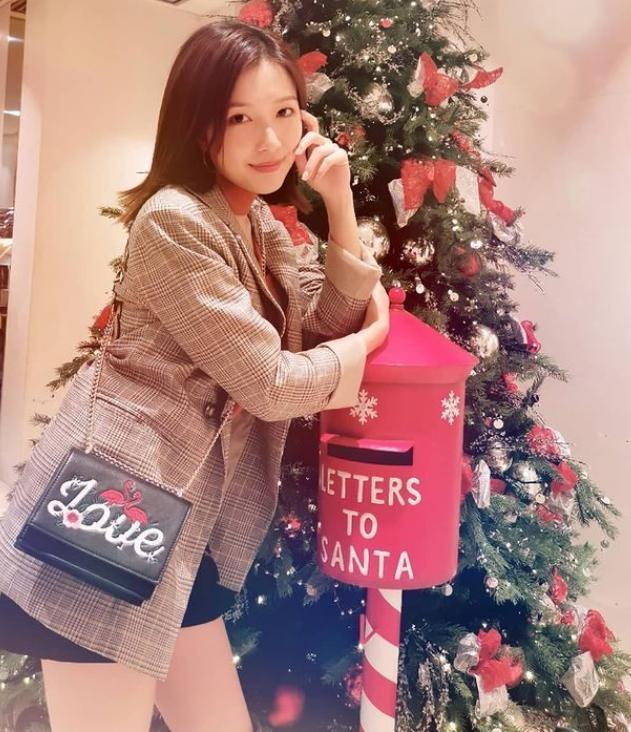 郭嘉文开美甲店生意火爆，在维港豪宅内宴请宾客，李泽楷未现身