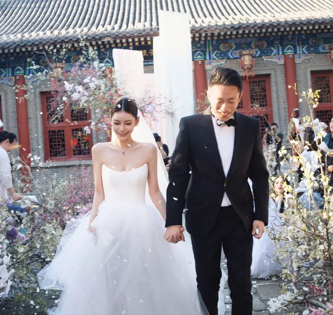 马筱梅生图撞脸S妈，网友感叹好像母女，业内呼吁汪小菲珍惜女方