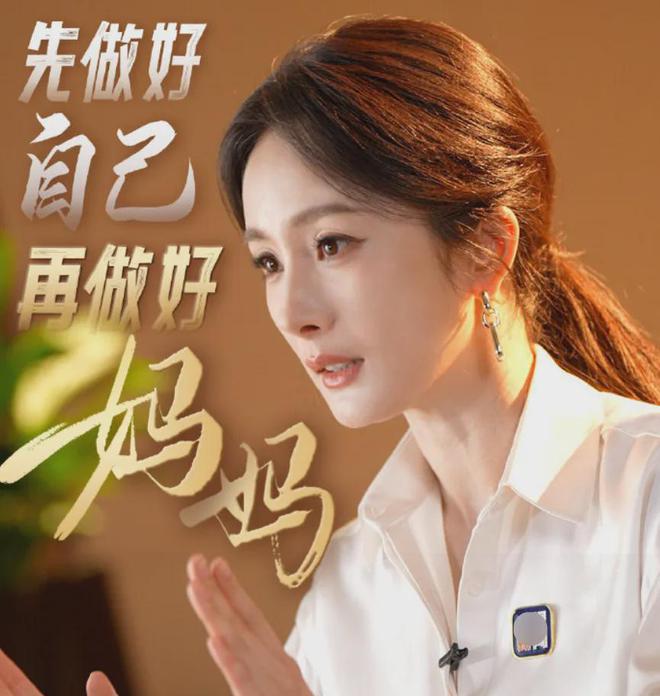 央视镜头下的杨幂，鱼尾纹抢镜脸油到反光，一个坐姿惹出争议