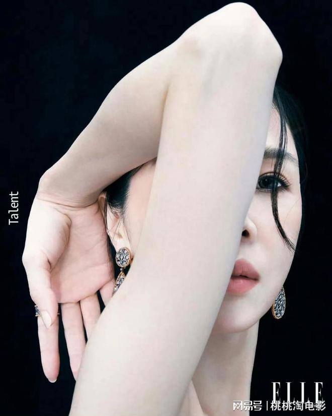 影后谢盈萱台版《ELLE》封面大片，40+“俗女”人生正精彩