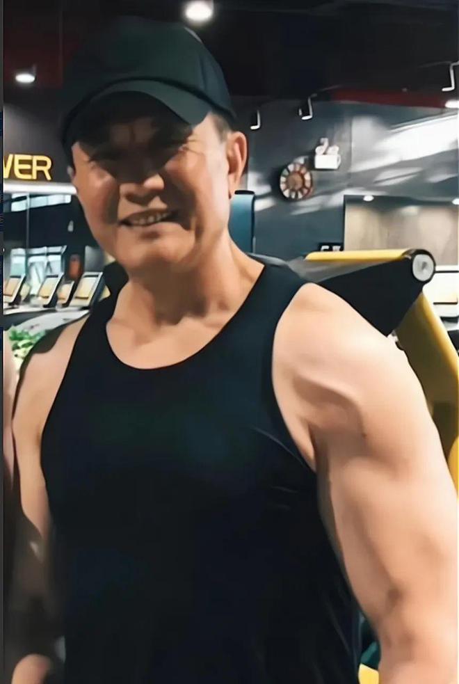 八块腹肌算什么，这些华人男星才是“身材管理大师”……