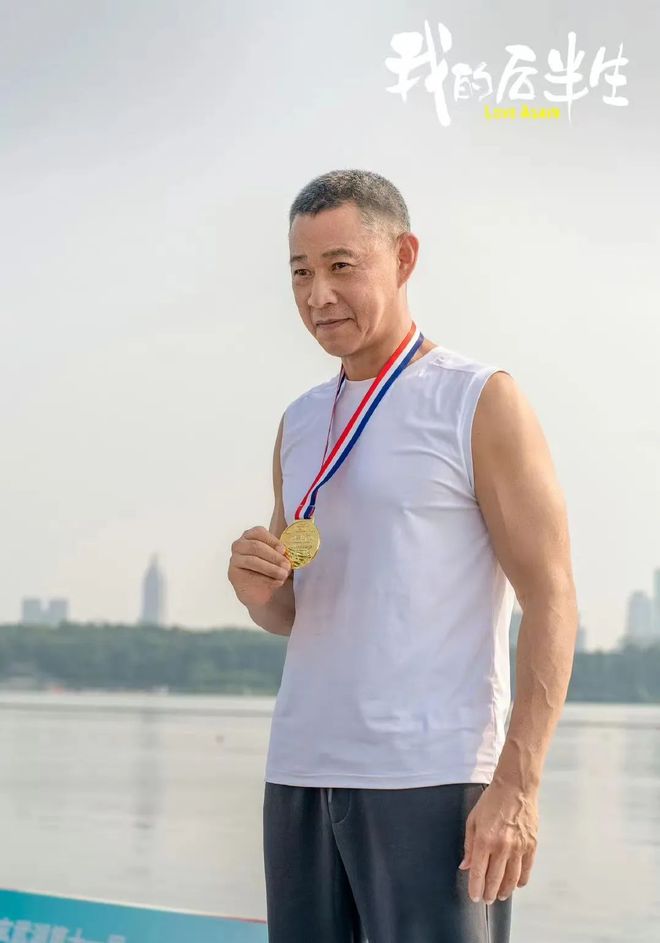 八块腹肌算什么，这些华人男星才是“身材管理大师”……