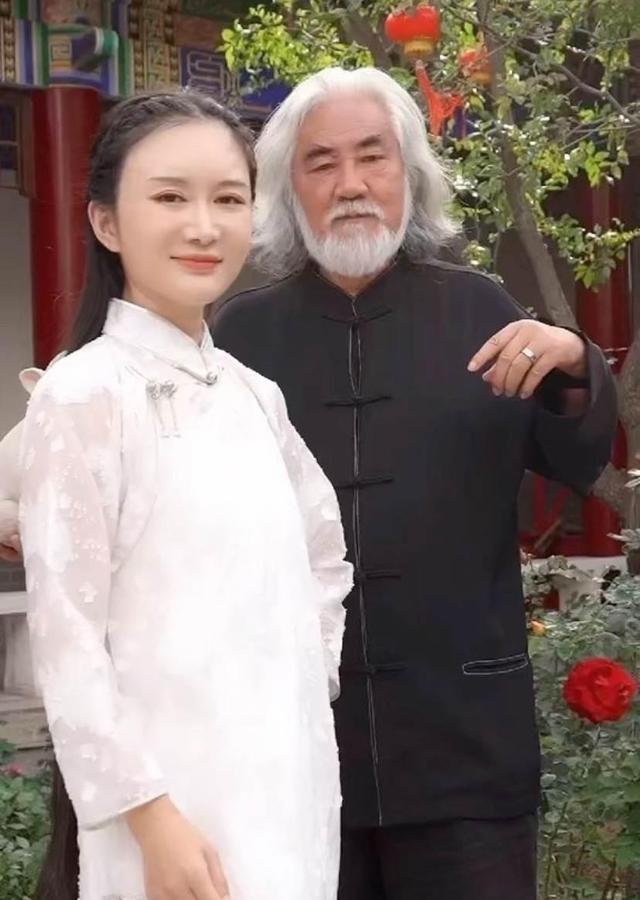 前妻樊馨蔓爆料后，张纪中晒与杜星霖合影回应，各有狠招看懵网友