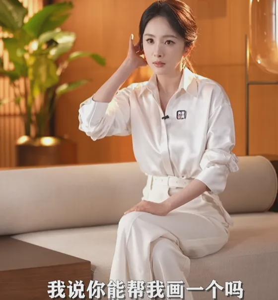 杨幂曝小糯米爱画画，支持女儿追梦，曾用女儿画作辟谣离婚太唏嘘