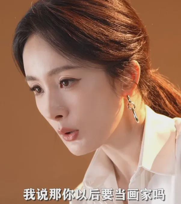 杨幂曝小糯米爱画画，支持女儿追梦，曾用女儿画作辟谣离婚太唏嘘