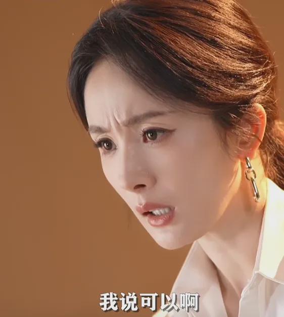 杨幂曝小糯米爱画画，支持女儿追梦，曾用女儿画作辟谣离婚太唏嘘
