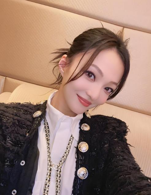 电子陪考人张韶涵上线：流水的高考，铁打的她，旋律一响分数上涨