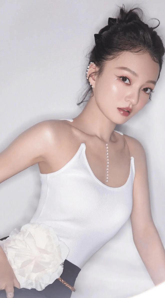 电子陪考人张韶涵上线：流水的高考，铁打的她，旋律一响分数上涨