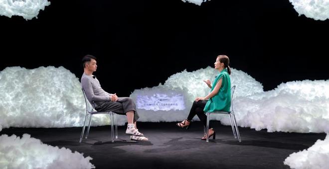 艾威公布亡妻告別仪式时间，发夫妻旧照缅怀，送别挚爱最后一程