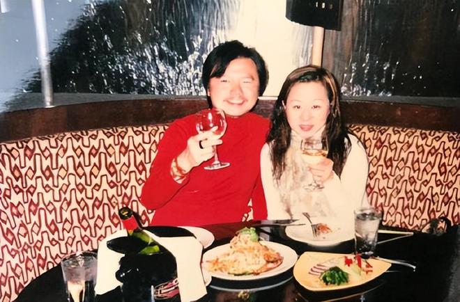 艾威公布亡妻告別仪式时间，发夫妻旧照缅怀，送别挚爱最后一程