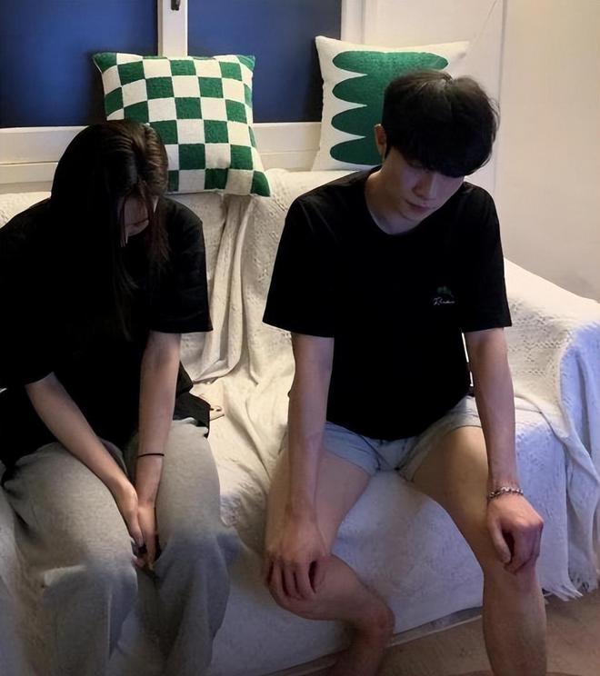 32岁男演员出轨被捉奸，穿内裤道歉，和小8岁女演员私密聊天公开