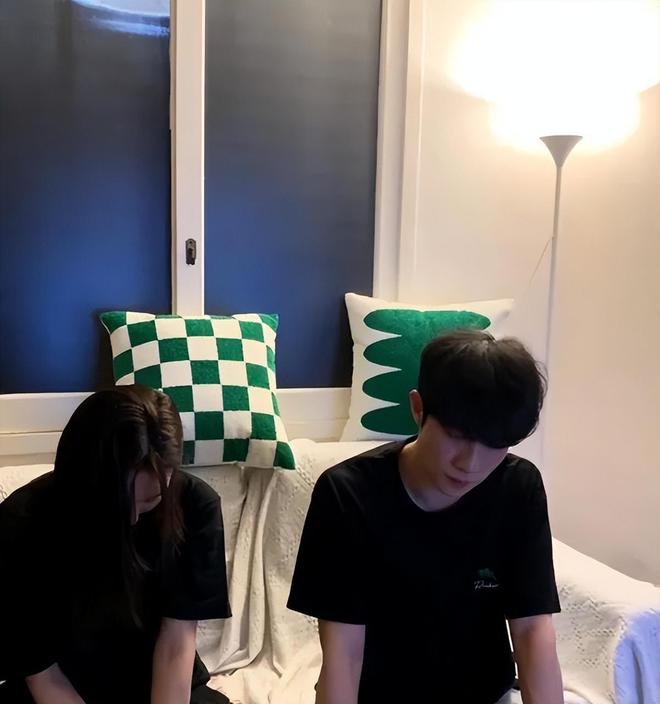 32岁男演员出轨被捉奸，穿内裤道歉，和小8岁女演员私密聊天公开