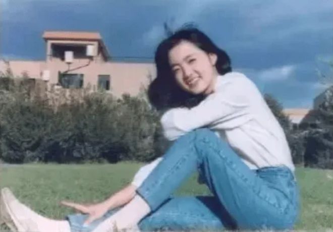 杨丹：和初恋丁克15年，40岁生子，工作零失误，却是“临时工”？
