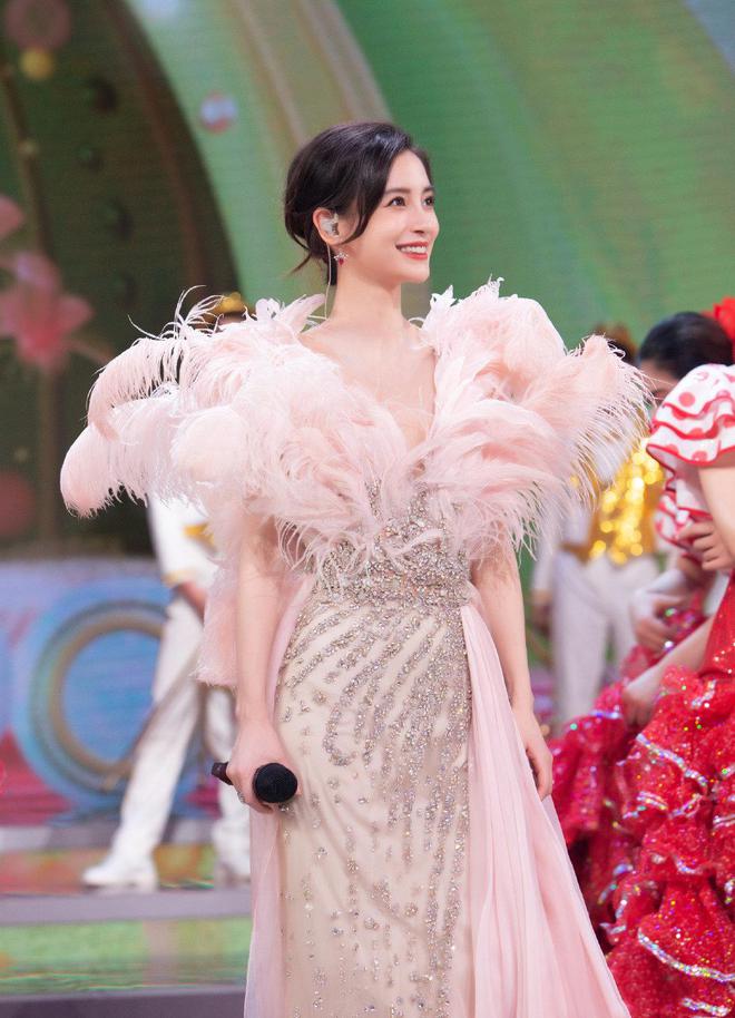跟黄晓明离婚3年，baby被打回原形，郭德纲的话应验了