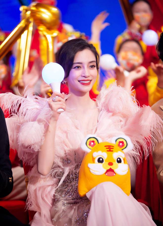 跟黄晓明离婚3年，baby被打回原形，郭德纲的话应验了
