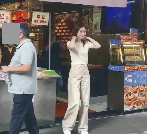 跟黄晓明离婚3年，baby被打回原形，郭德纲的话应验了