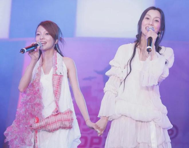 假闺蜜、抢代言，互相内涵？细扒范玮琪跟张韶涵，两人积怨太久