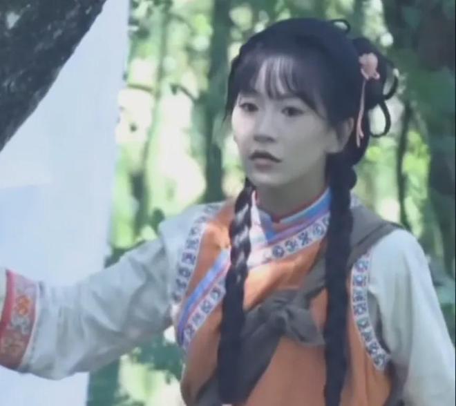 新版小燕子路透曝光！审美降级苦相又土气，还不如老版丫鬟亮眼