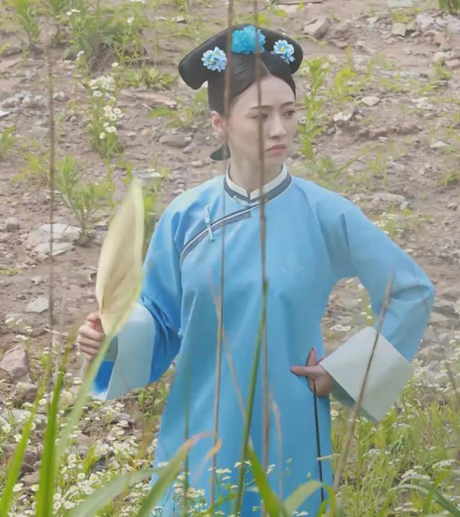 新版小燕子路透曝光！审美降级苦相又土气，还不如老版丫鬟亮眼