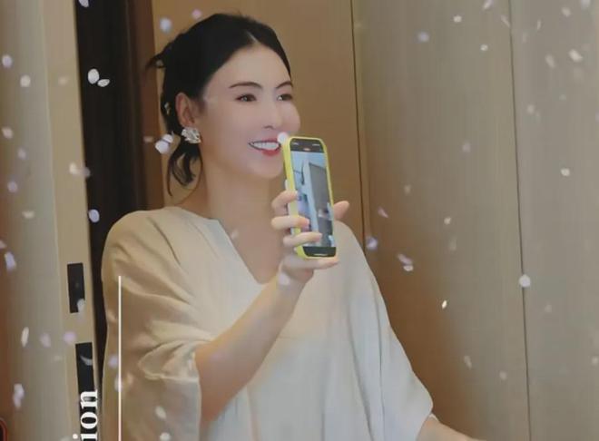 45岁张柏芝撞脸向太，分享和儿子相处日常，网友感慨她很会教孩子